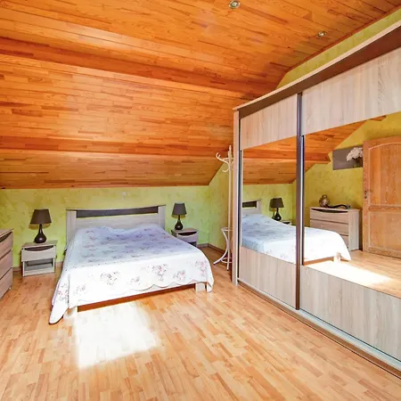 Charming Near Forests, Cleaning Included Apartment Érezée